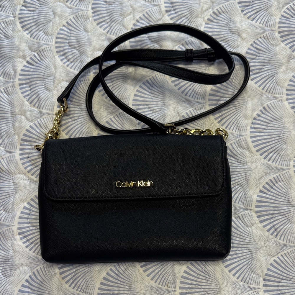 Calvin Klein 🖤 Black Crossbody Bag Gold Hardware Purse